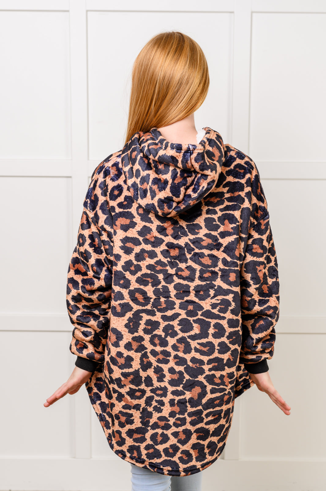 KIDS OVERSIZED HOODIE BLANKET (LEOPARD)