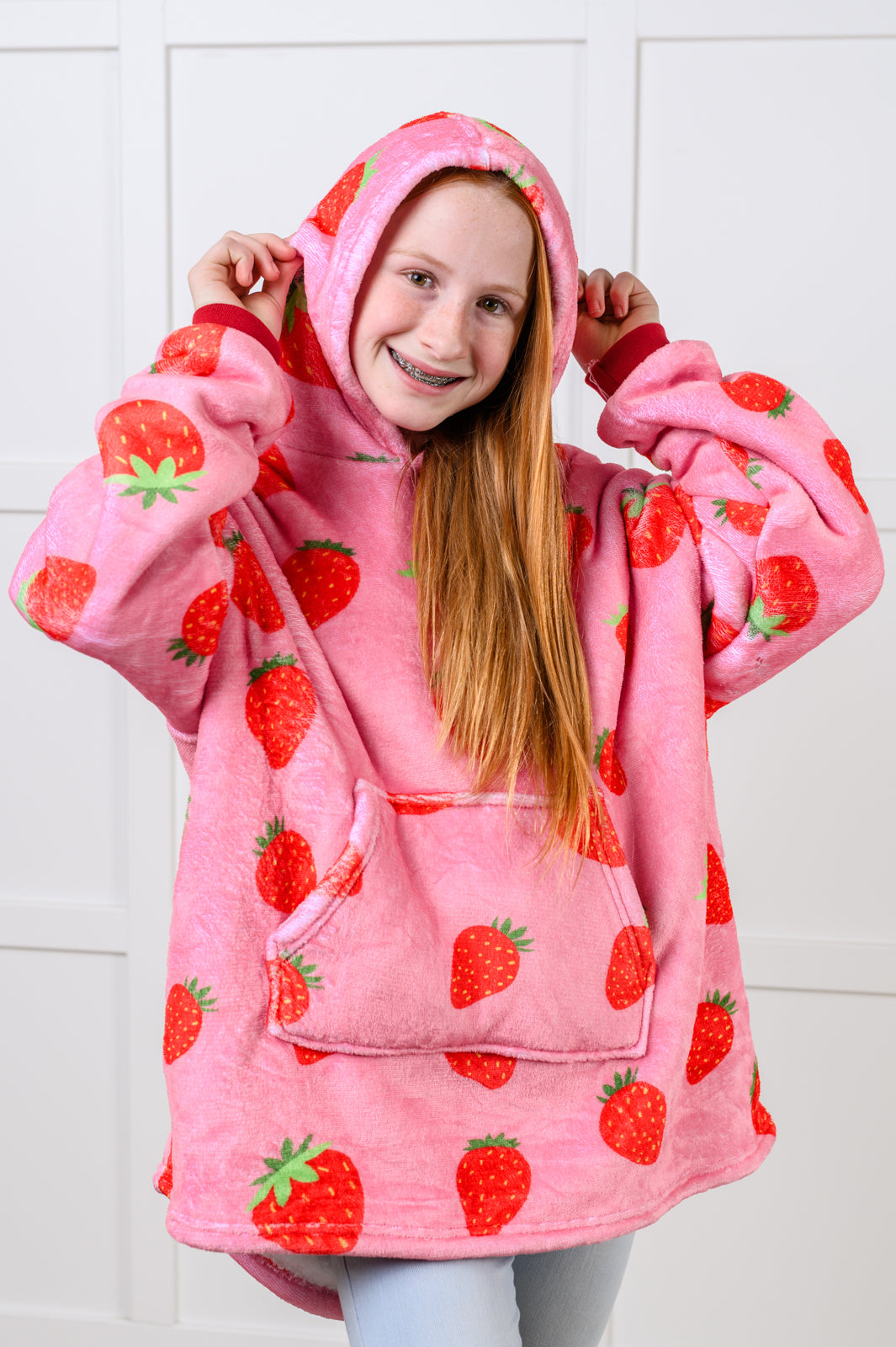 KIDS OVERSIZED HOODIE BLANKET (STRAWBERRY)