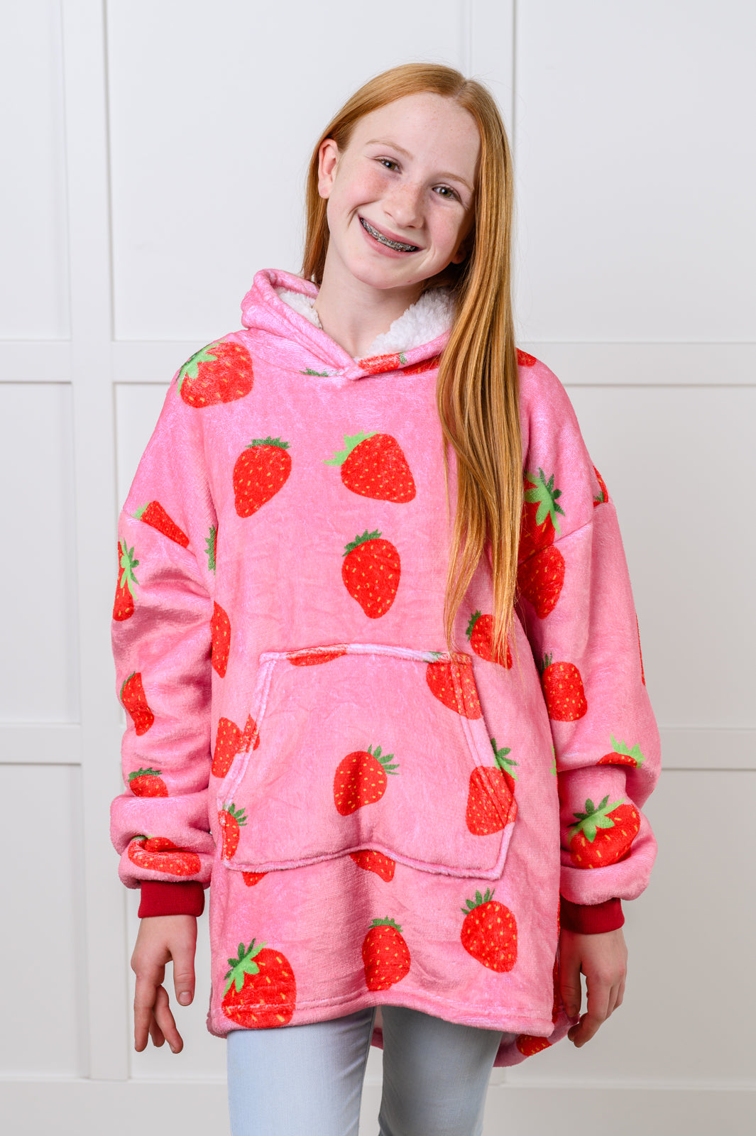 KIDS OVERSIZED HOODIE BLANKET (STRAWBERRY)