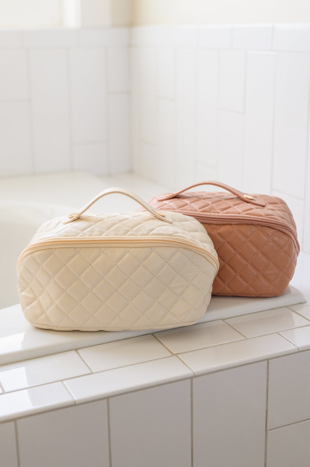 QUILTED MAKEUP BAG (CREAM)