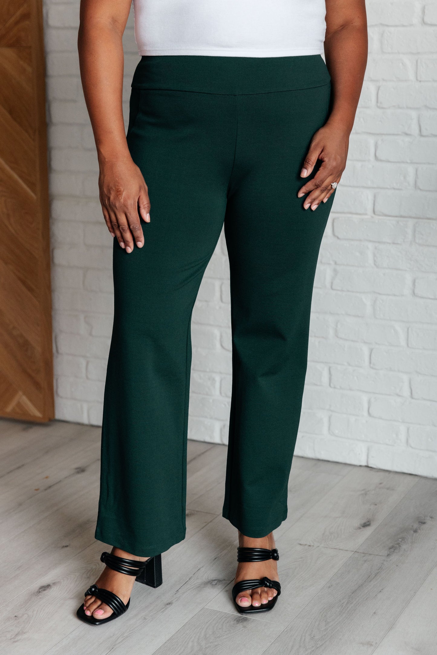MAGIC STRAIGHT PANTS (HUNTER GREEN)