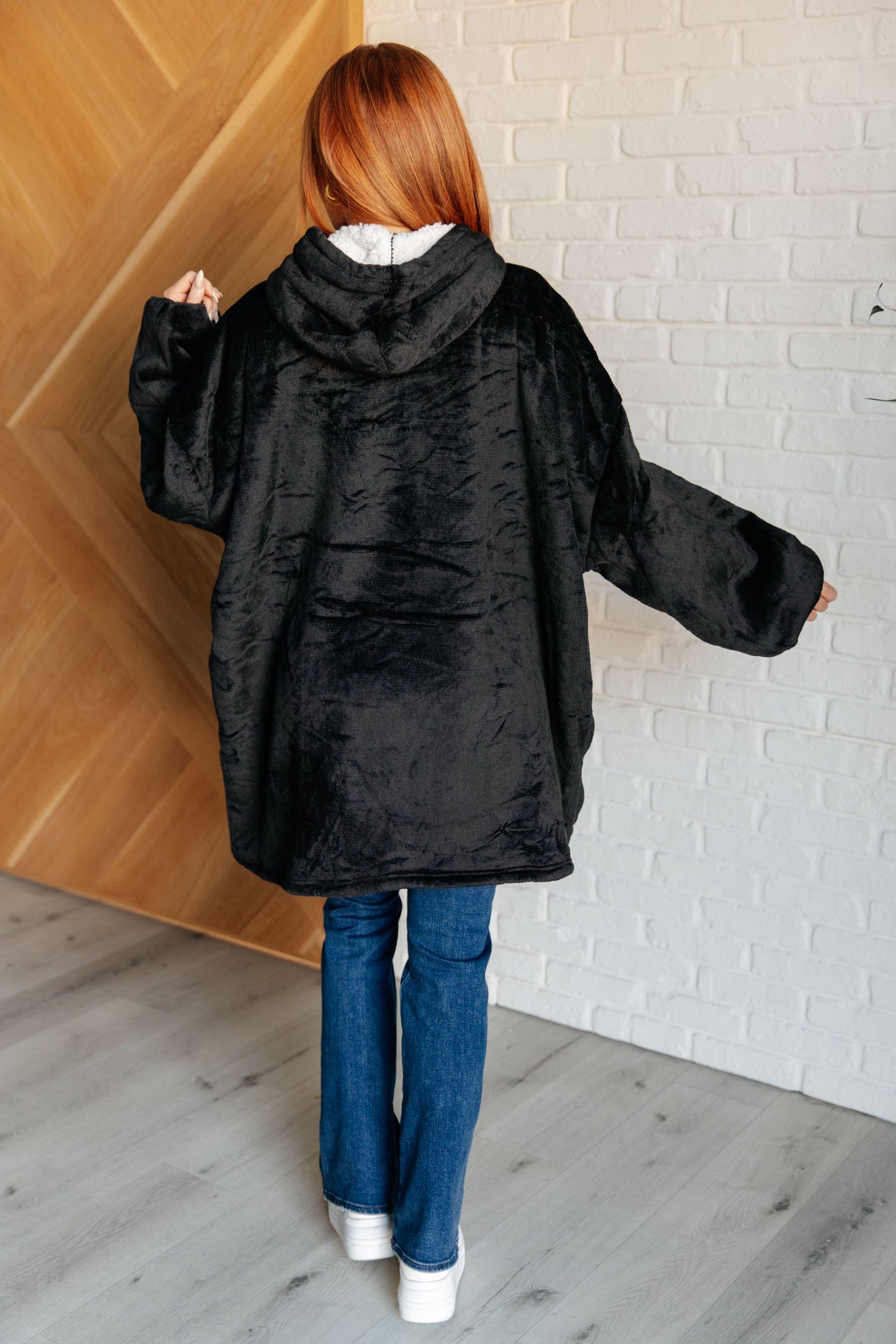 ADULT OVERSIZED HOODIE BLANKET (BLACK)