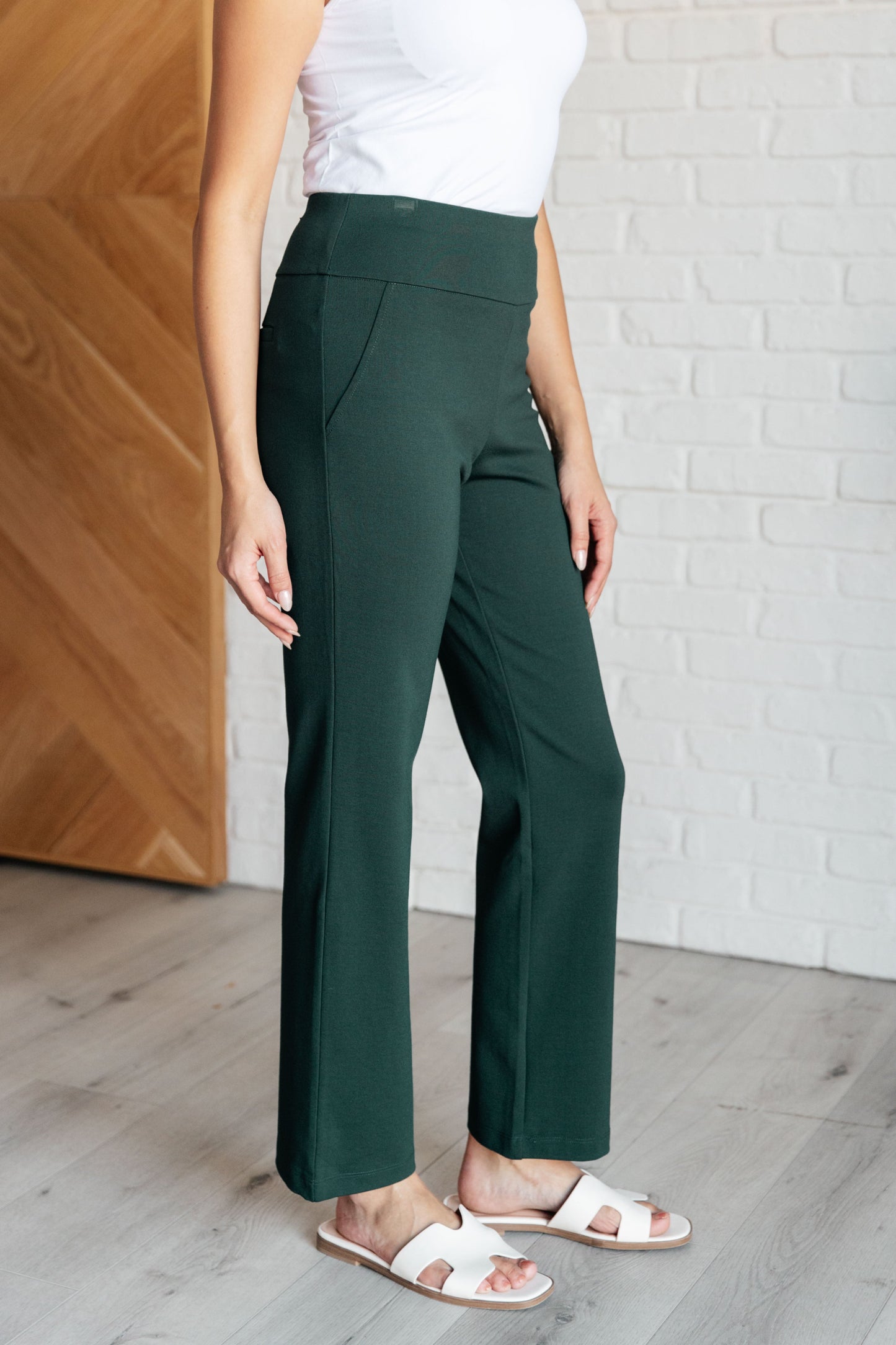 MAGIC STRAIGHT PANTS (HUNTER GREEN)