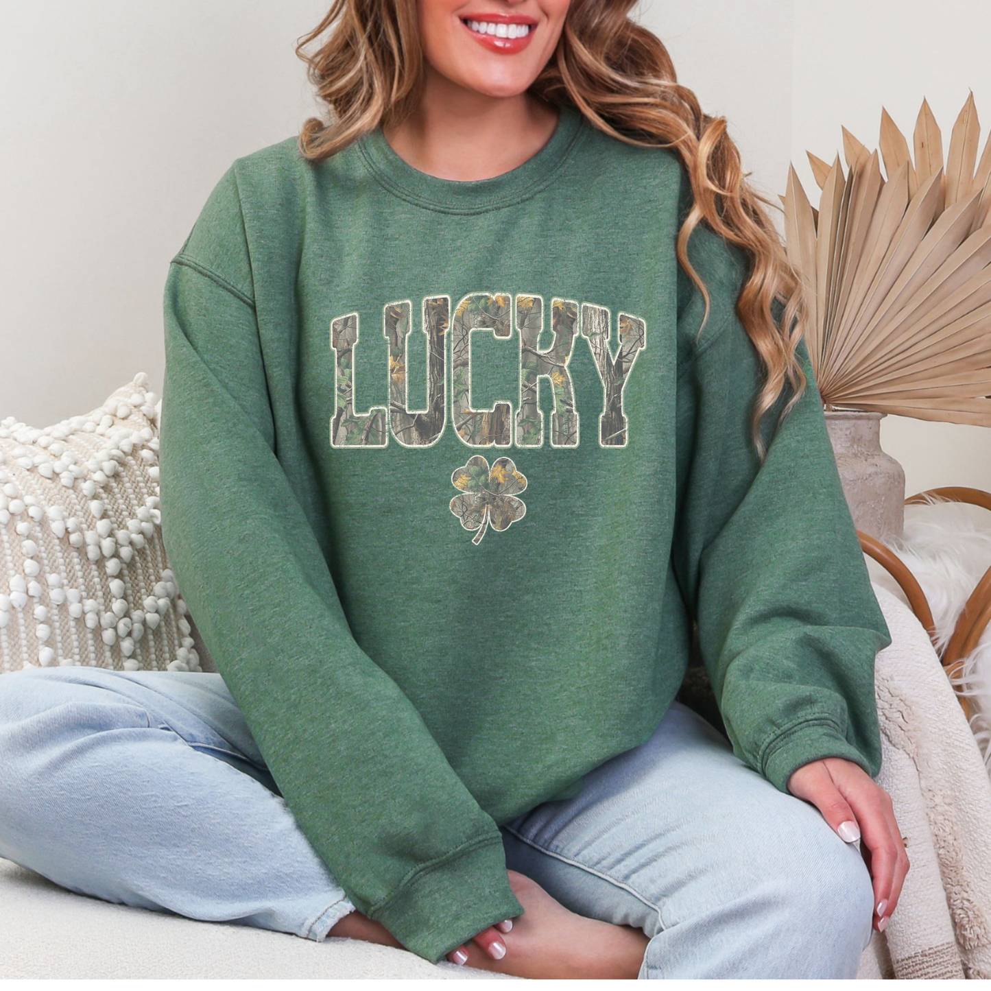 LUCKY CAMO GRAPHIC SWEATSHIRT