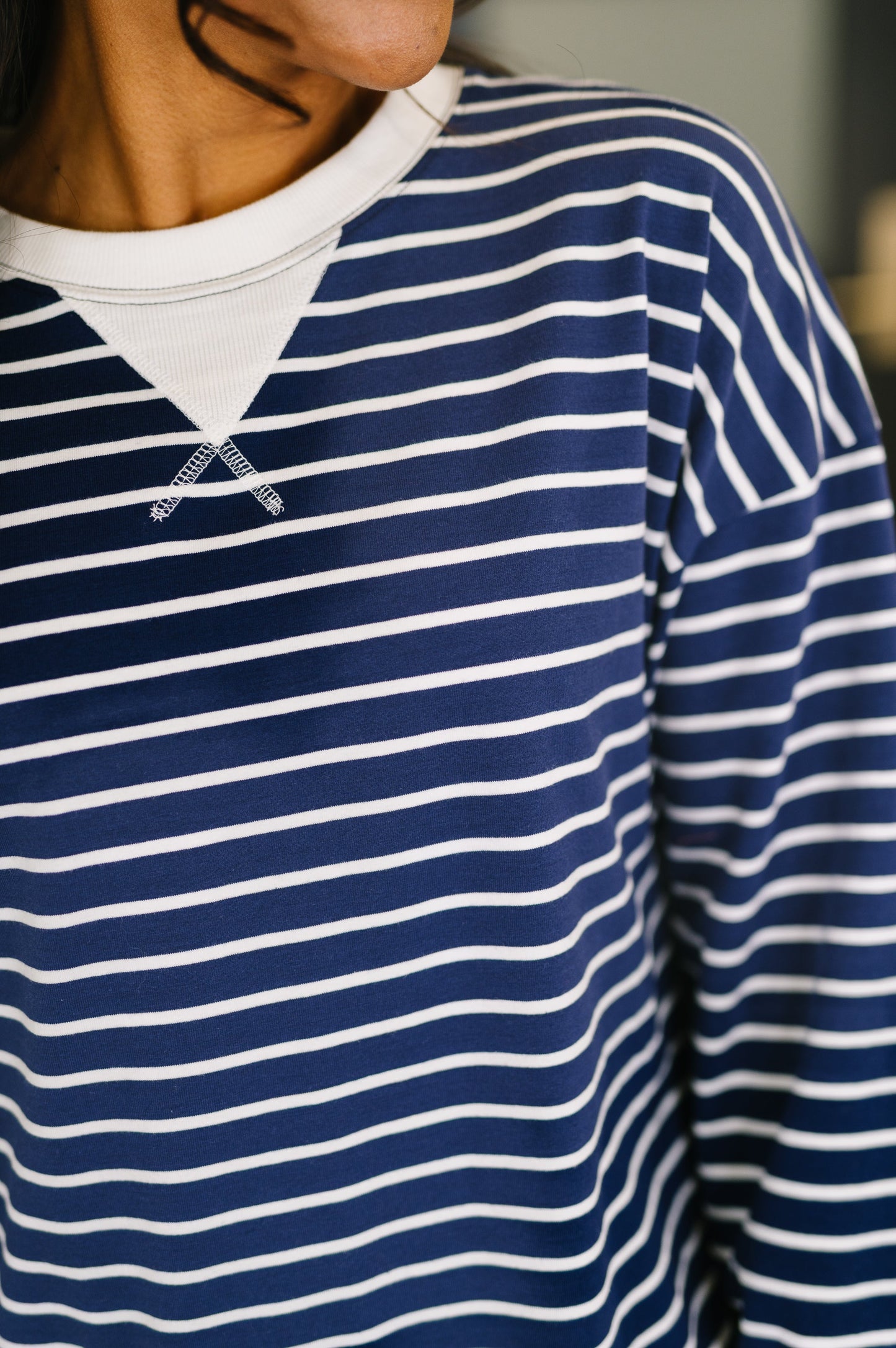 ALMOST THERAPEUTIC PULLOVER (NAVY)