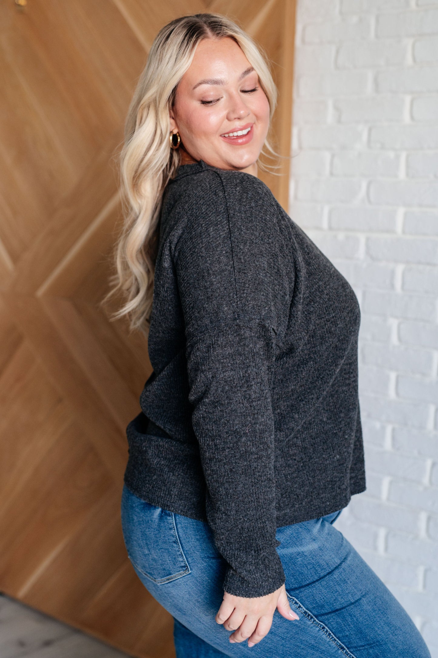 CASUAL TUESDAY LIGHTWEIGHT SWEATER (HEATHERED BLACK)