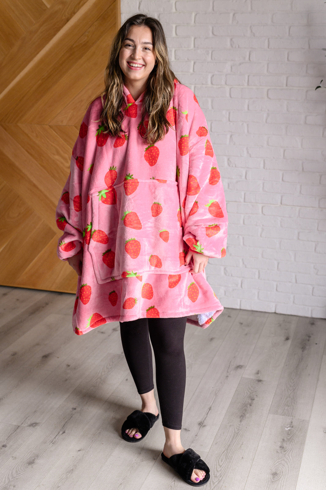 ADULT OVERSIZED HOODIE BLANKET (STRAWBERRY)