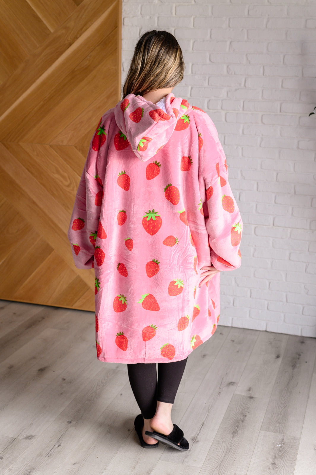 ADULT OVERSIZED HOODIE BLANKET (STRAWBERRY)