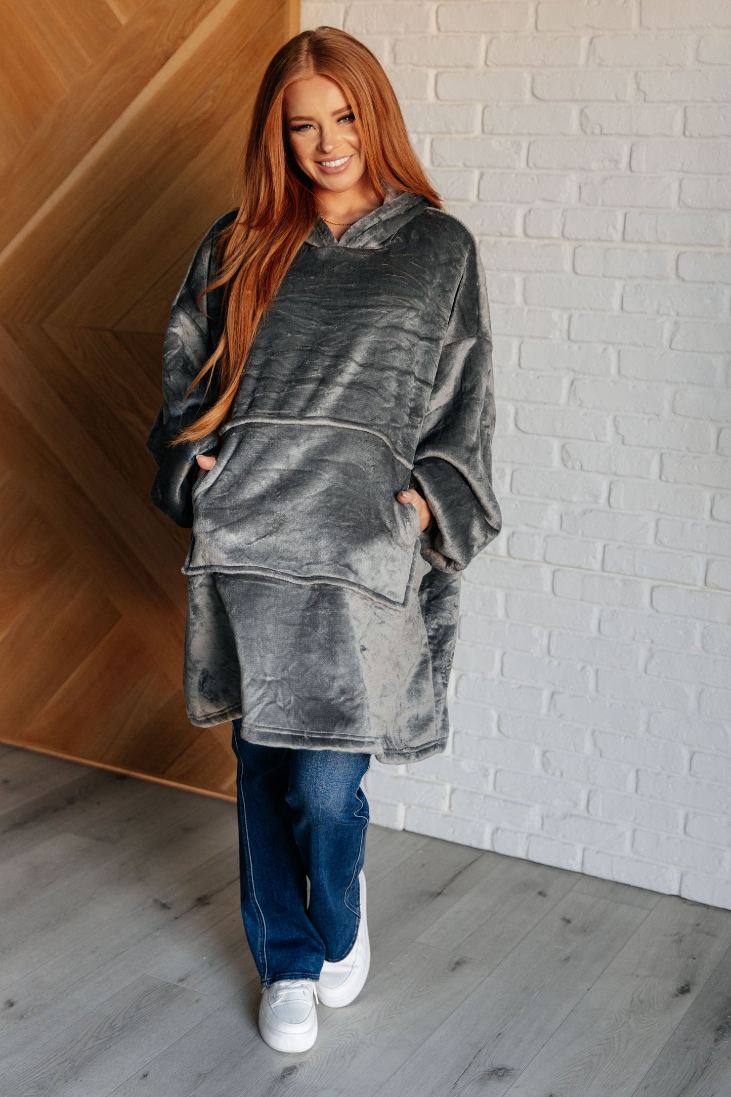 ADULT OVERSIZED HOODIE BLANKET (GRAY)