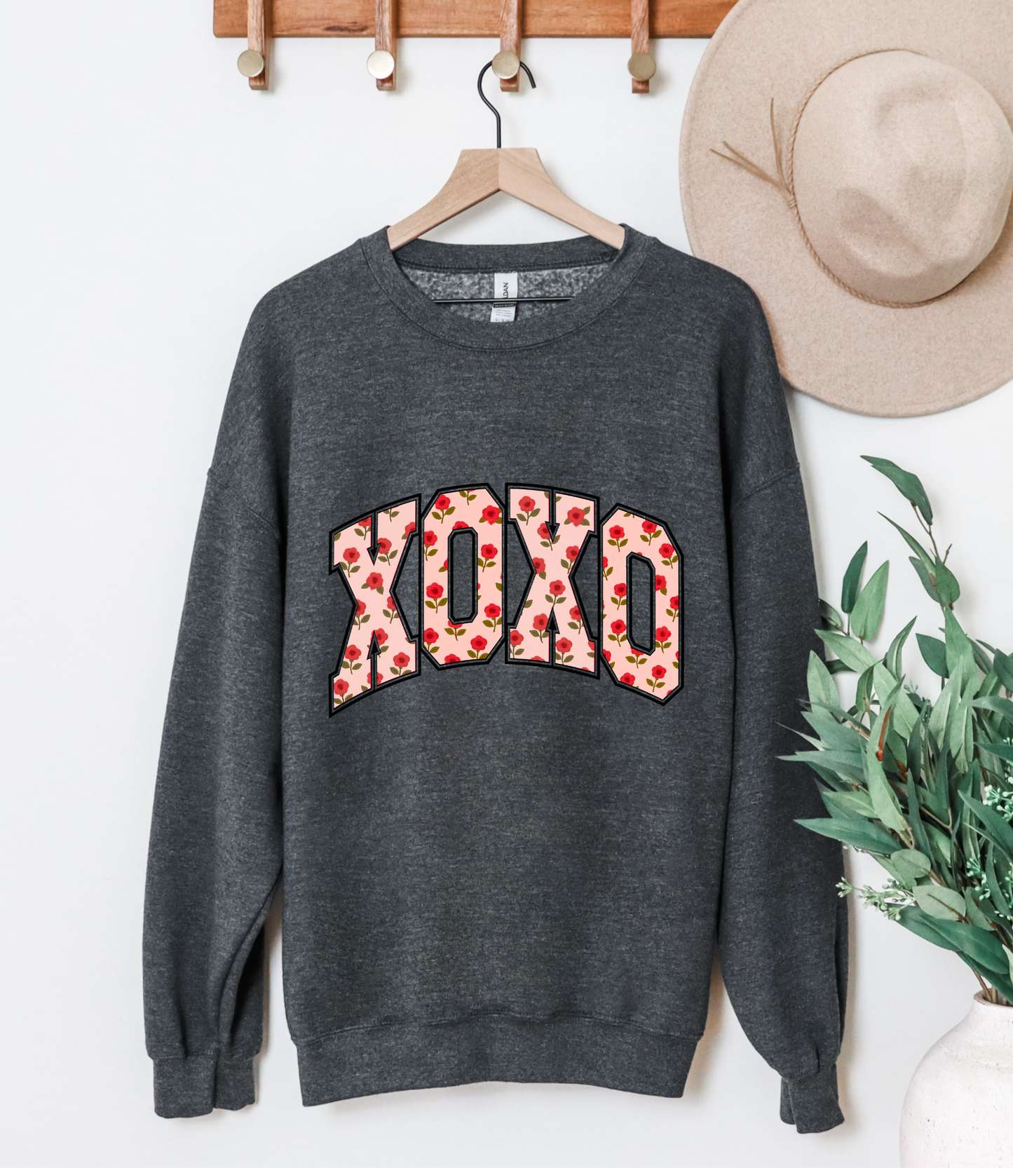 FLORAL XOXO GRAPHIC TEE + SWEATSHIRT