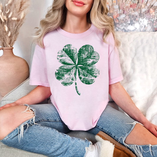 DISTRESSED SHAMROCK GRAPHIC TEE
